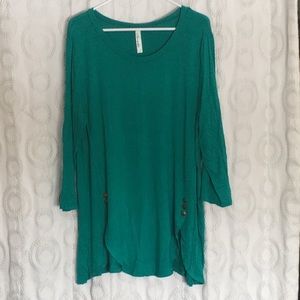 Long sleeve green top
